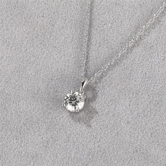 Women's Moissanite Four-claw Pendant Necklace