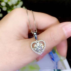 Super White Fashion Personality Moissanite Necklace