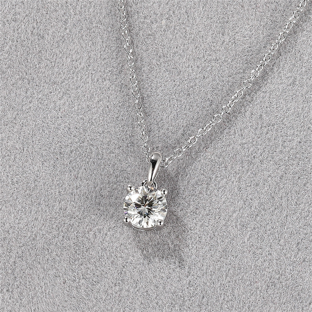 Women's Moissanite Four-claw Pendant Necklace